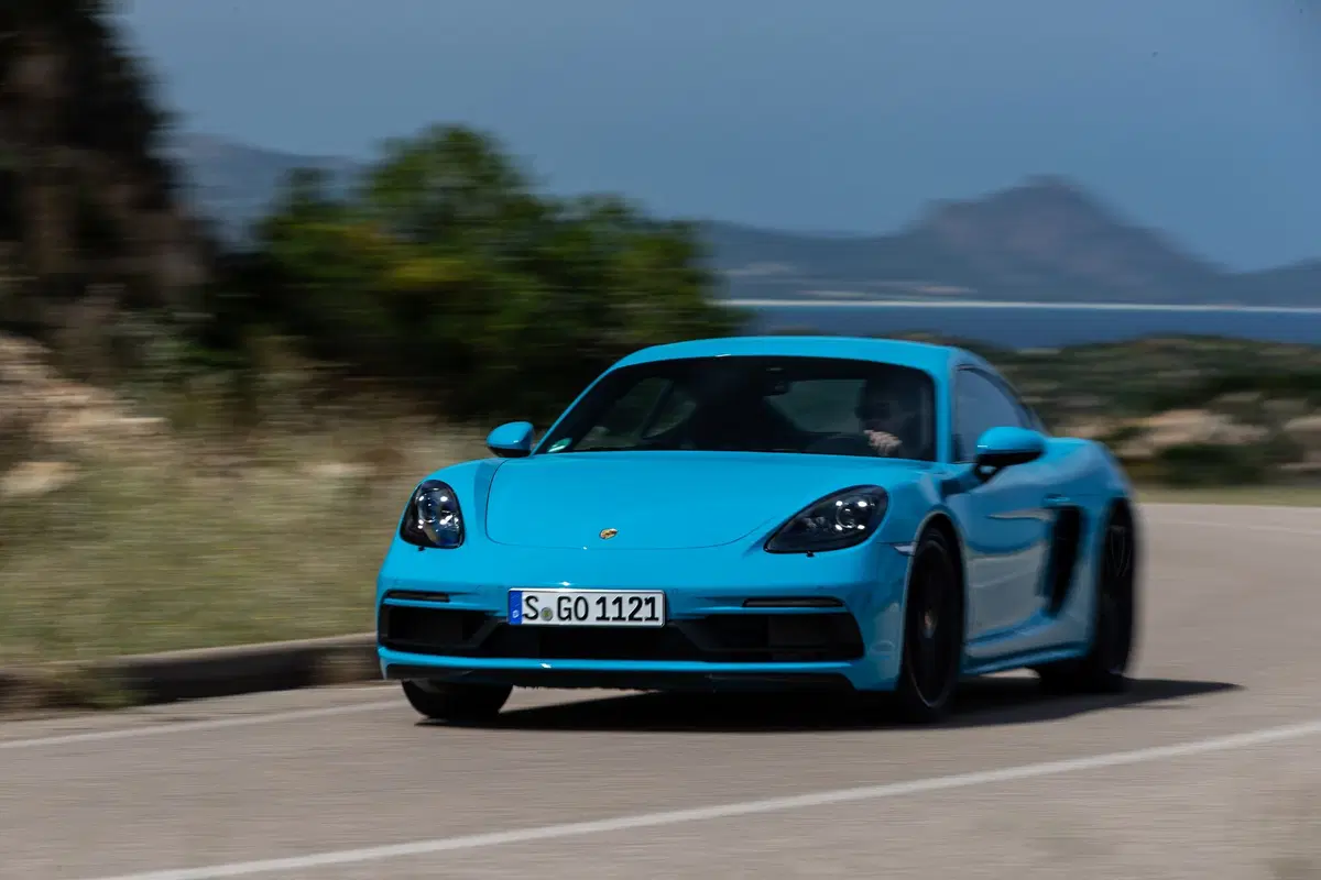 Porsche 718 Cayman GTS: bella fuori, cattiva dentro [Video]