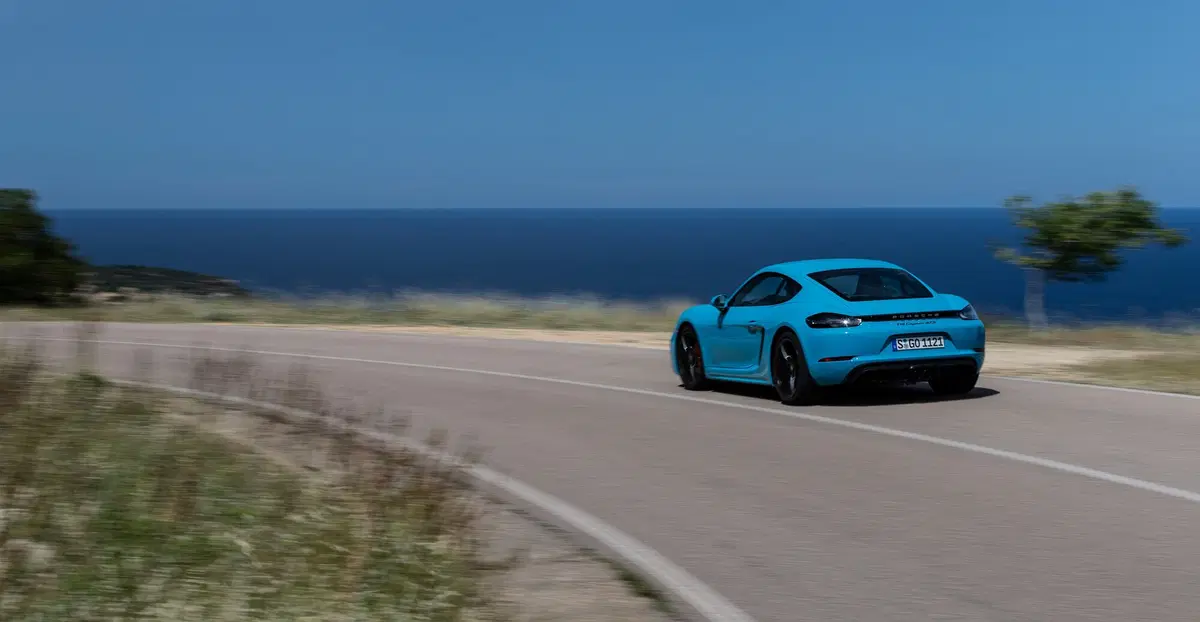 Porsche 718 Cayman GTS: bella fuori, cattiva dentro [Video] (11)