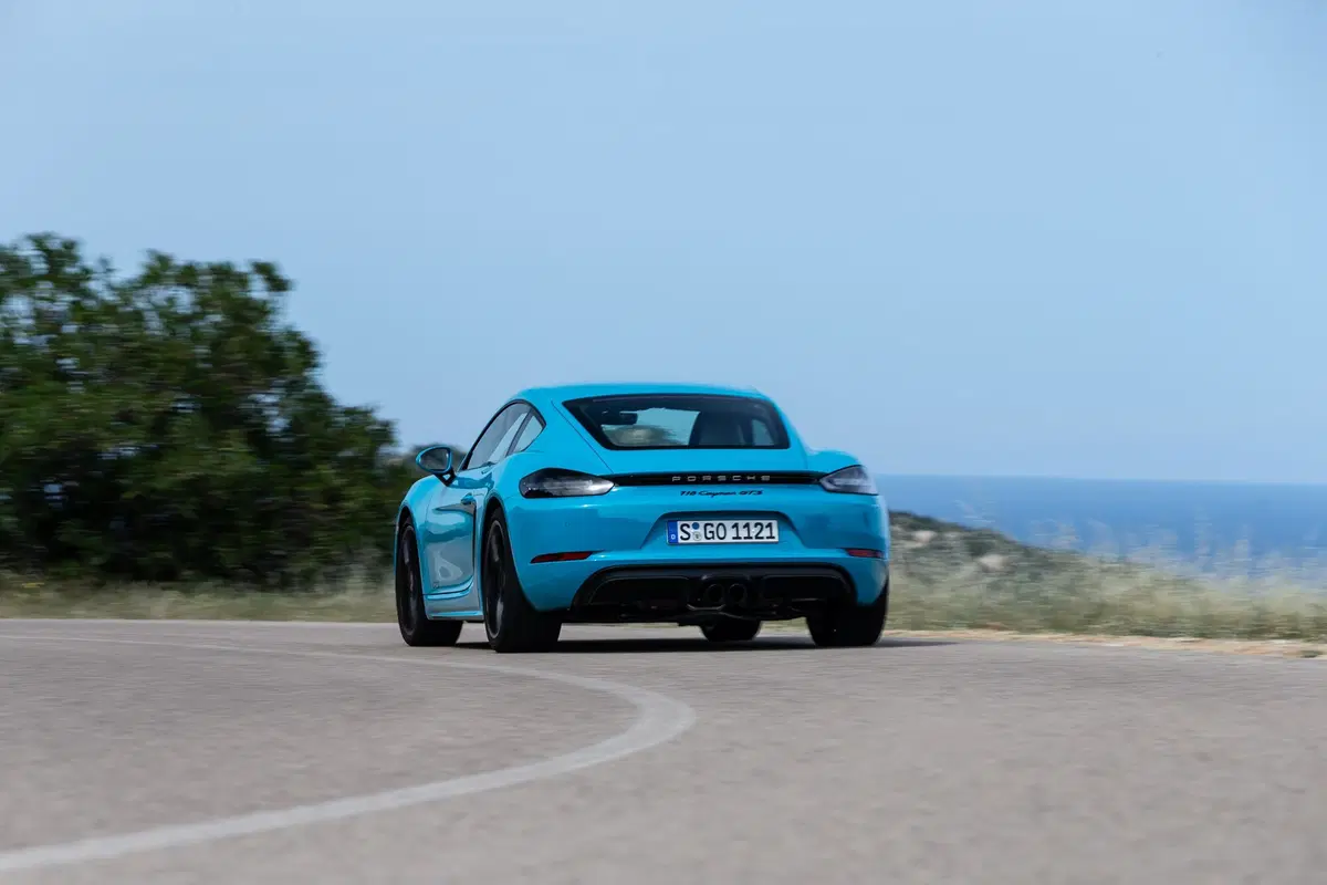 Porsche 718 Cayman GTS: bella fuori, cattiva dentro [Video] (5)