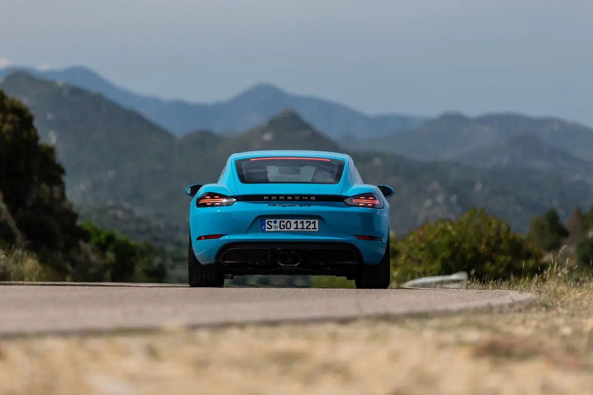Porsche 718 Cayman GTS: bella fuori, cattiva dentro [Video] (13)