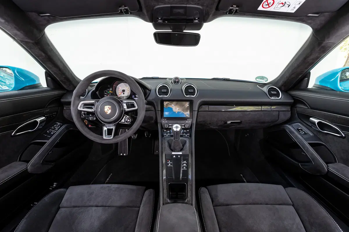 Porsche 718 Cayman GTS: bella fuori, cattiva dentro [Video] (20)