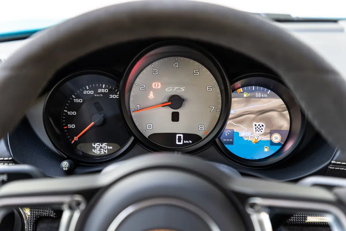 Porsche 718 Cayman GTS: bella fuori, cattiva dentro [Video] (14)