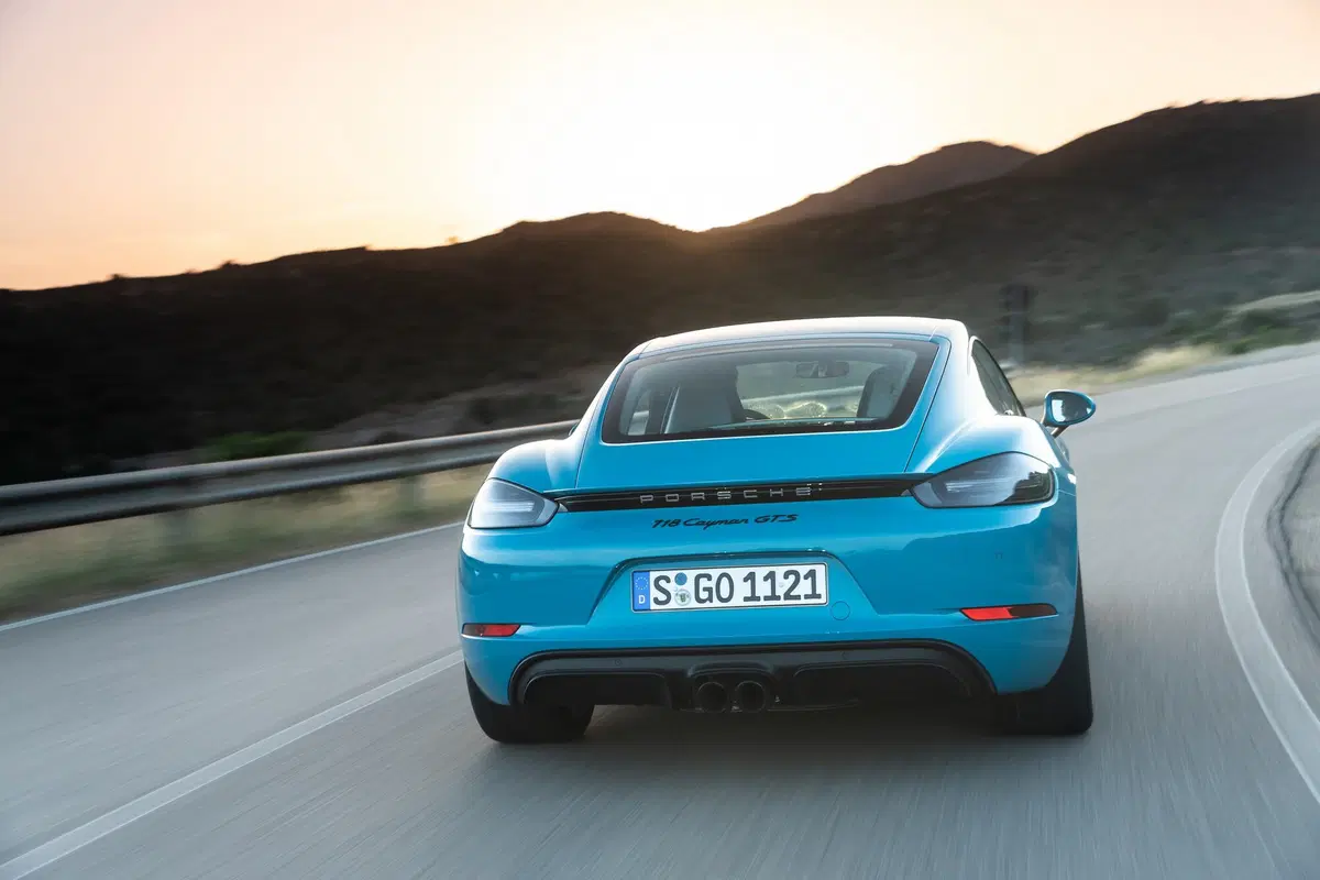 Porsche 718 Cayman GTS: bella fuori, cattiva dentro [Video] (12)