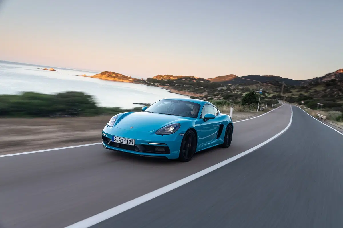 Porsche 718 Cayman GTS: bella fuori, cattiva dentro [Video] (18)