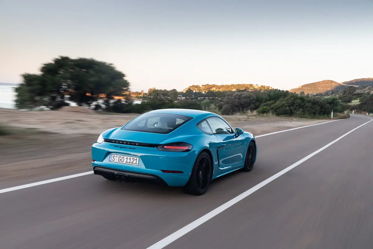 Porsche 718 Cayman GTS: bella fuori, cattiva dentro [Video] (23)