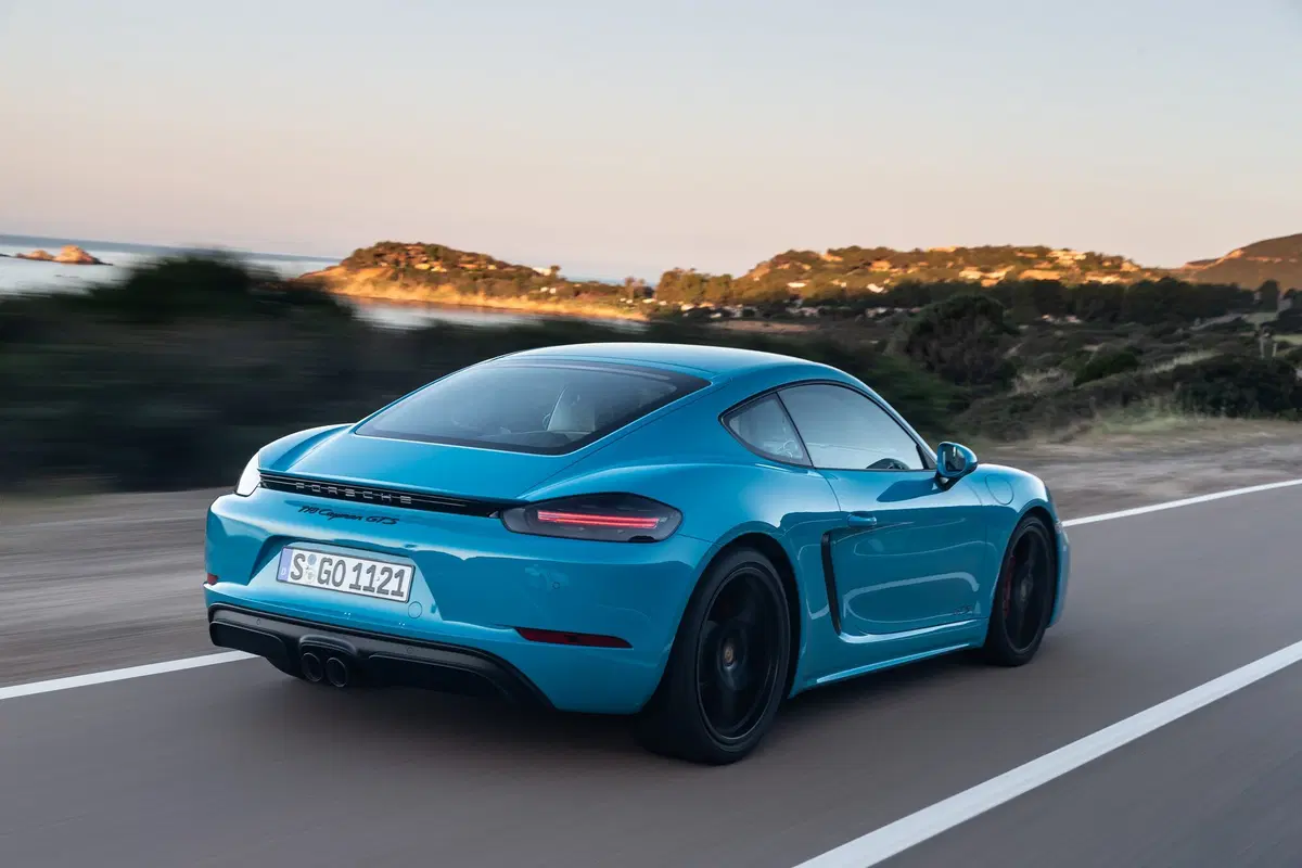 Porsche 718 Cayman GTS: bella fuori, cattiva dentro [Video] (24)