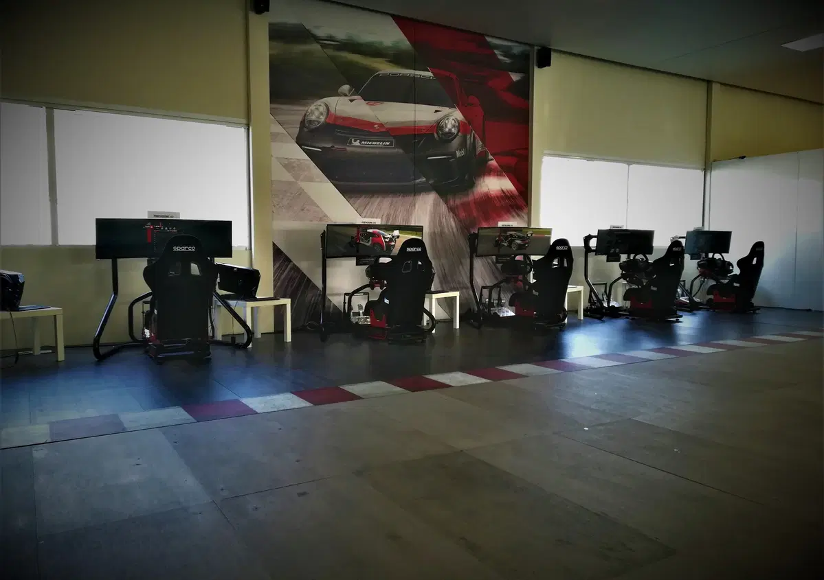 Porsche Carrera Cup Italia eSport, Bonito "the hammer"