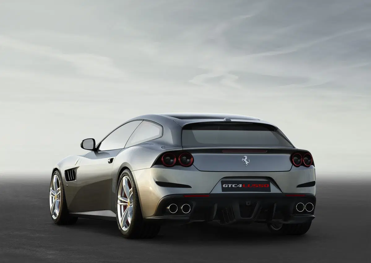 Ferrari GTC4 Lusso (5)