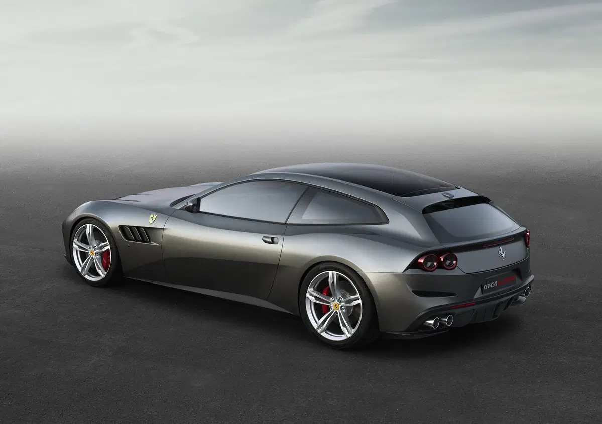 Ferrari GTC4Lusso: ecco l'erede della FF al Salone di Ginevra 2016