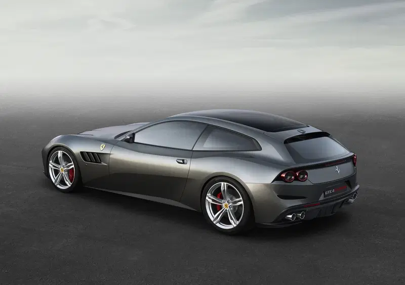 Ferrari GTC4Lusso: ecco l'erede della FF al Salone di Ginevra 2016