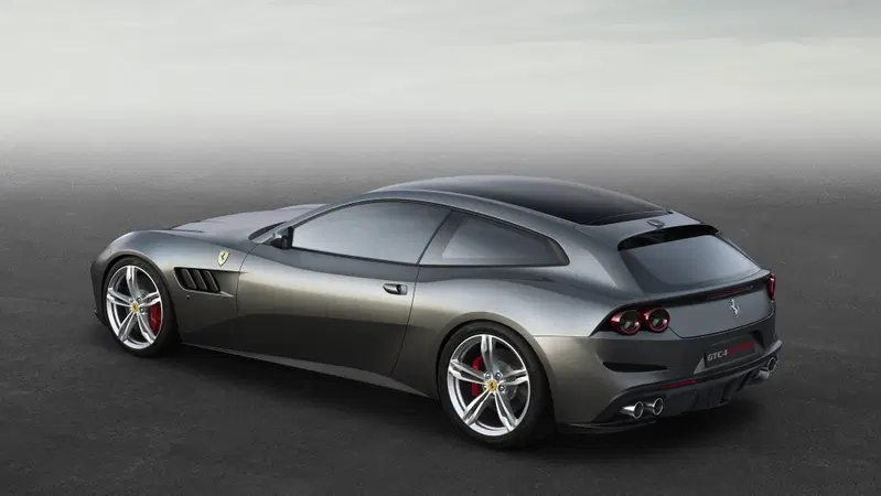 Ferrari GTC4Lusso: ecco l'erede della FF al Salone di Ginevra 2016