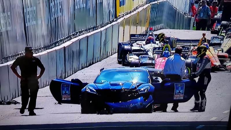 Corvette ZR1, incidente per SC della Indy Car [Video]