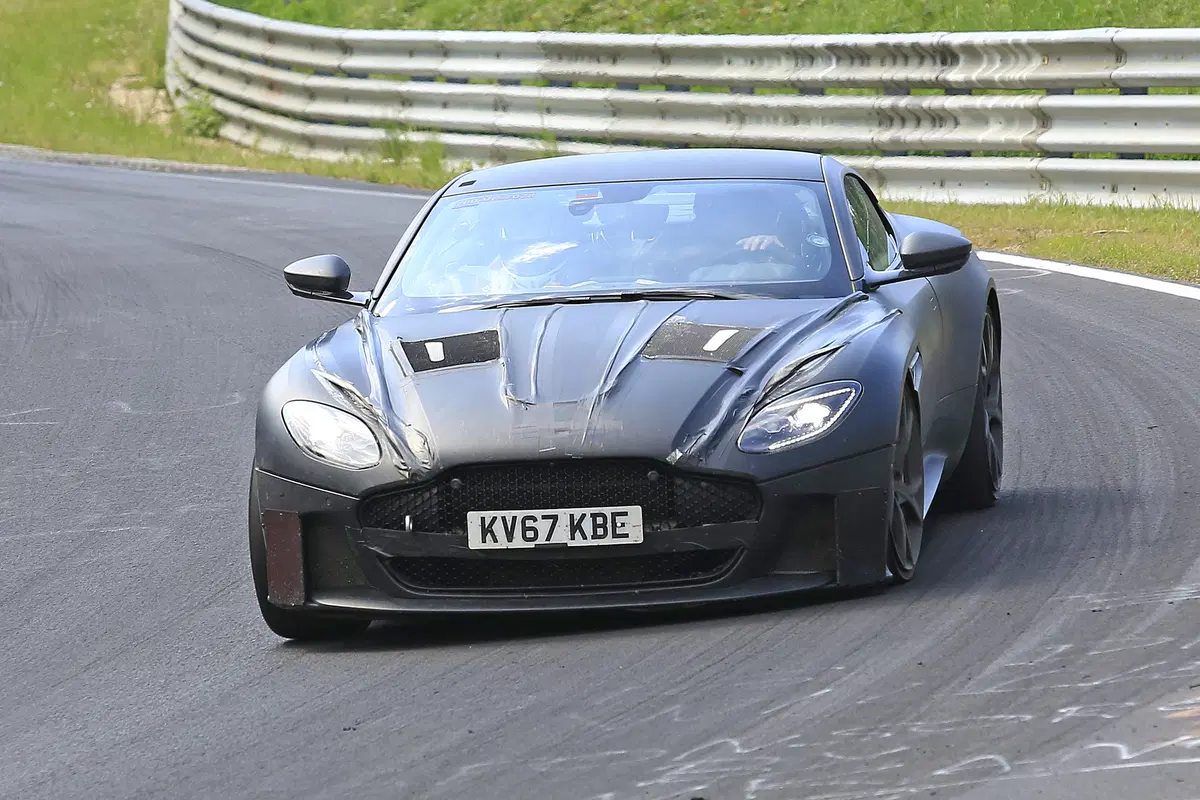 Aston Martin DBS Superleggera, le foto spia (2)