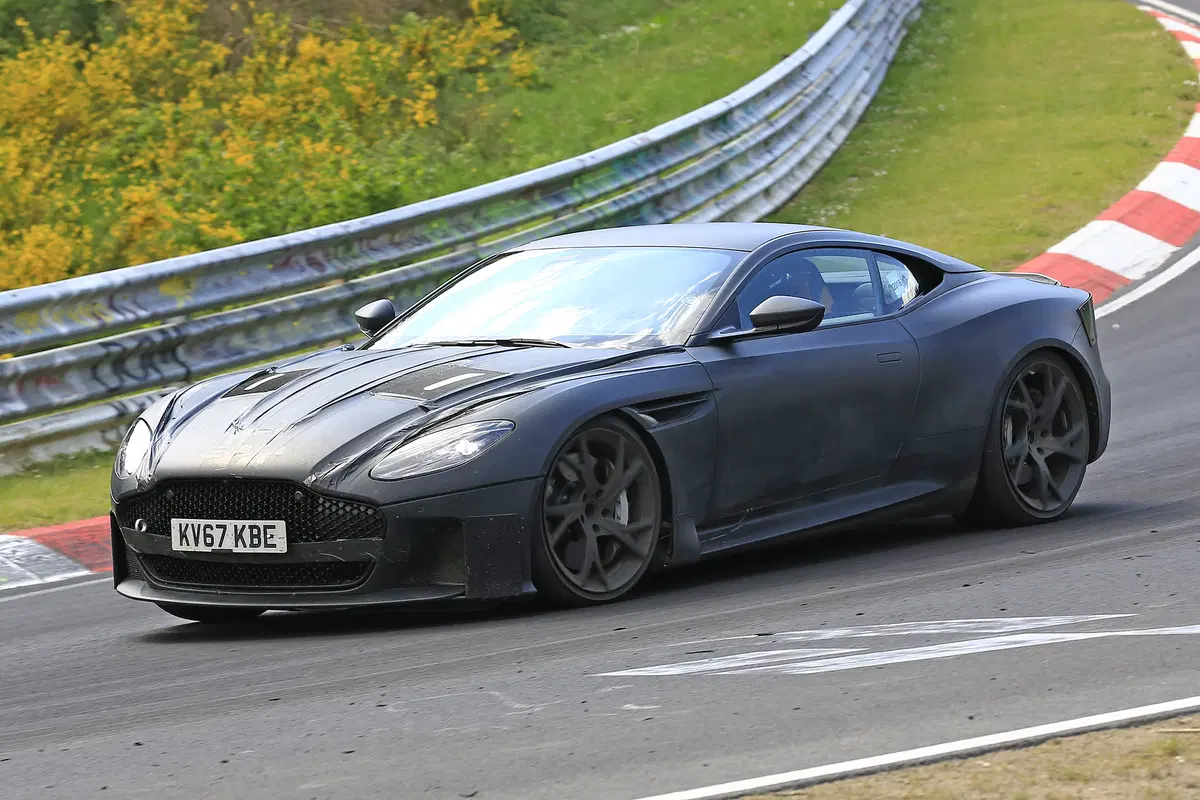 Aston Martin DBS Superleggera, le foto spia (3)