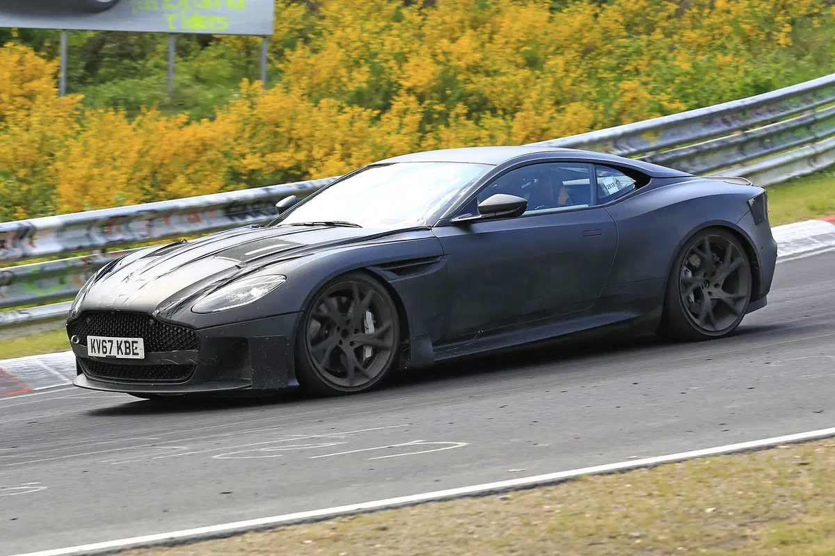 Aston Martin DBS Superleggera, le foto spia (4)