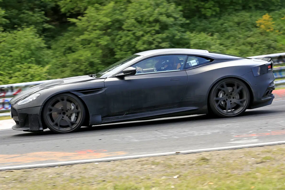 Aston Martin DBS Superleggera, le foto spia (5)