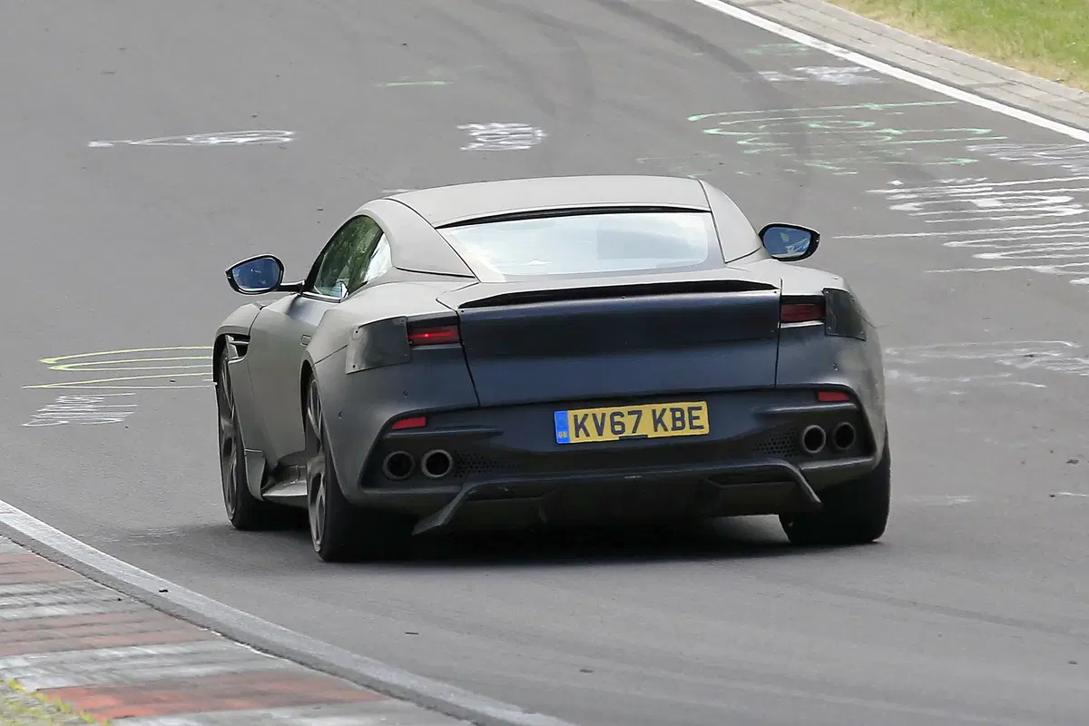 Aston Martin DBS Superleggera, le foto spia (6)