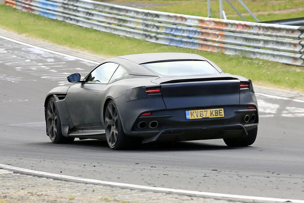 Aston Martin DBS Superleggera, le foto spia (7)