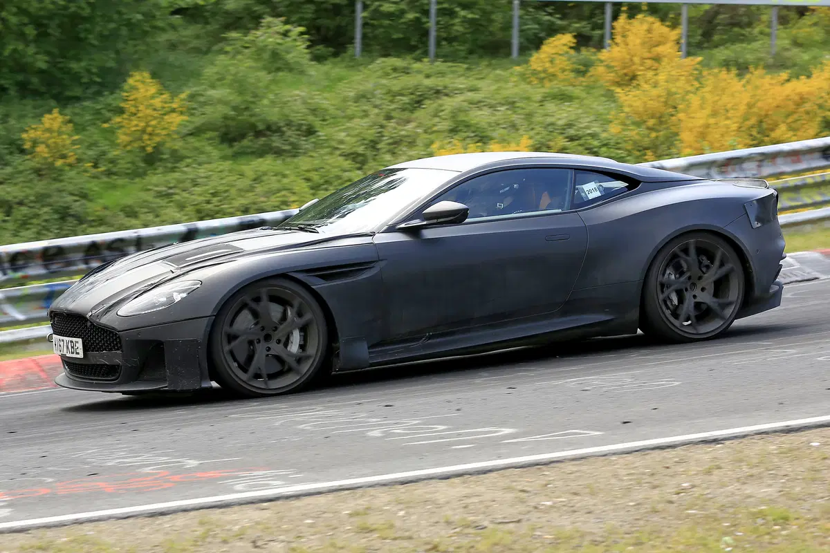 Aston Martin DBS Superleggera, le foto spia (8)