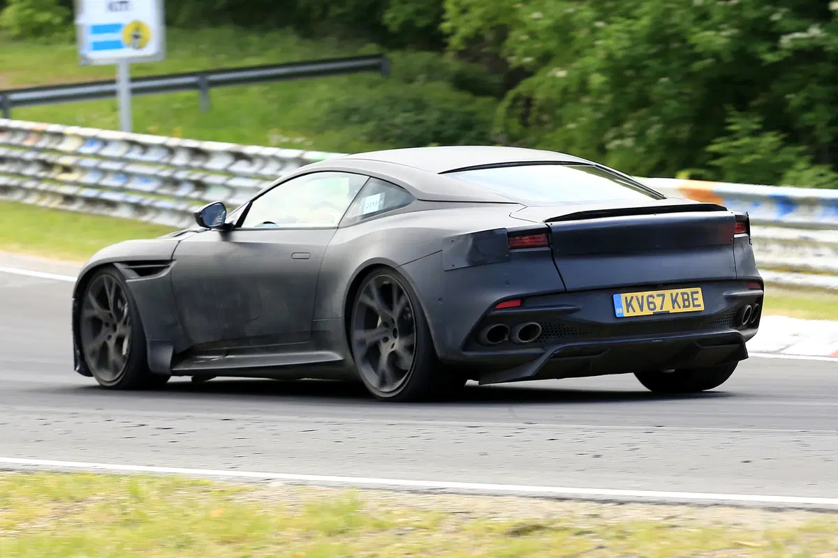Aston Martin DBS Superleggera, le foto spia (9)