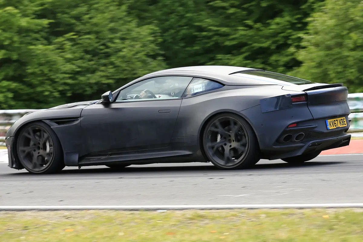 Aston Martin DBS Superleggera, le foto spia (10)