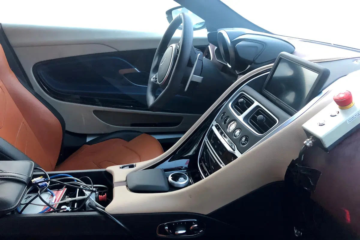 Aston Martin DBS Superleggera, le foto spia (11)