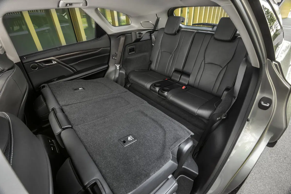 Lexus RX L, il SUV giapponese diventa a 7 posti [Video]