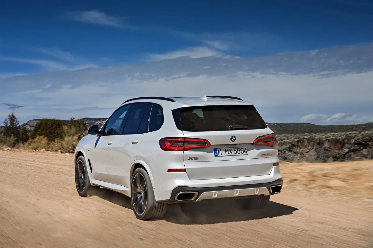 BMW X5, i prezzi: si parte da 72.900 euro (12)