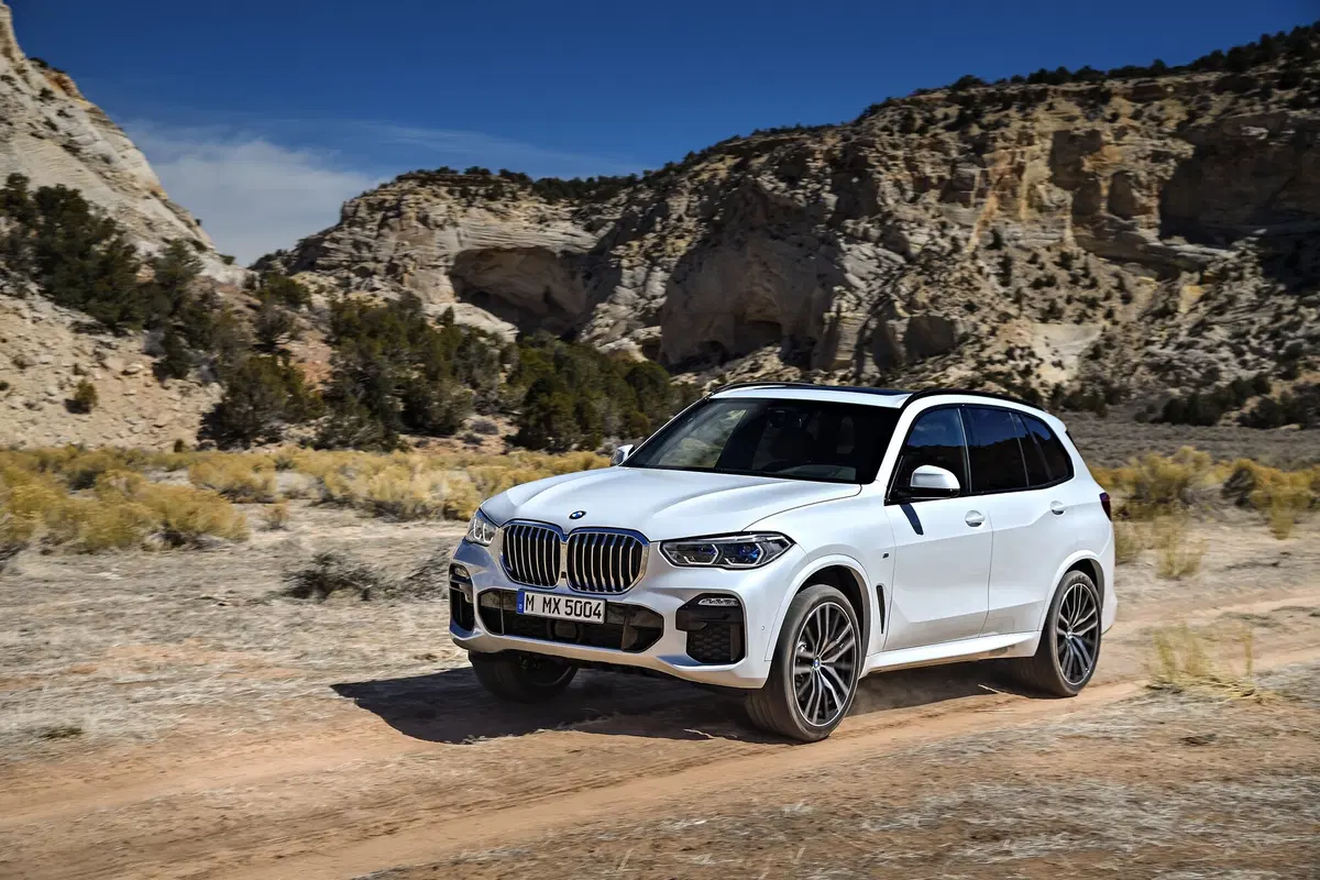 BMW X5, i prezzi: si parte da 72.900 euro (13)