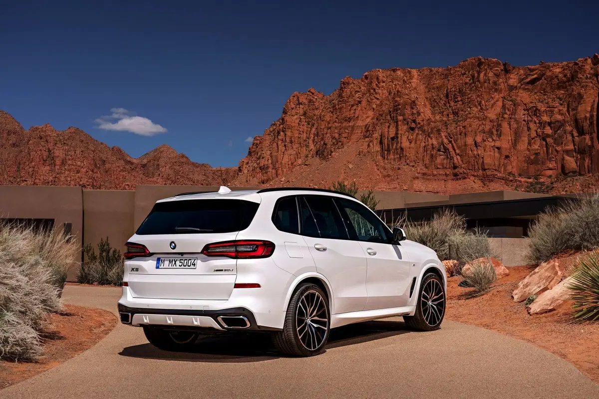 BMW X5, i prezzi: si parte da 72.900 euro (14)