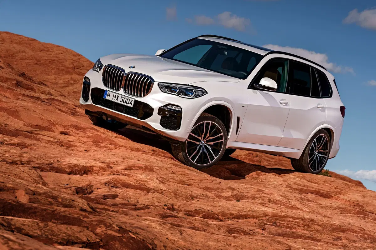 BMW X5, i prezzi: si parte da 72.900 euro (20)