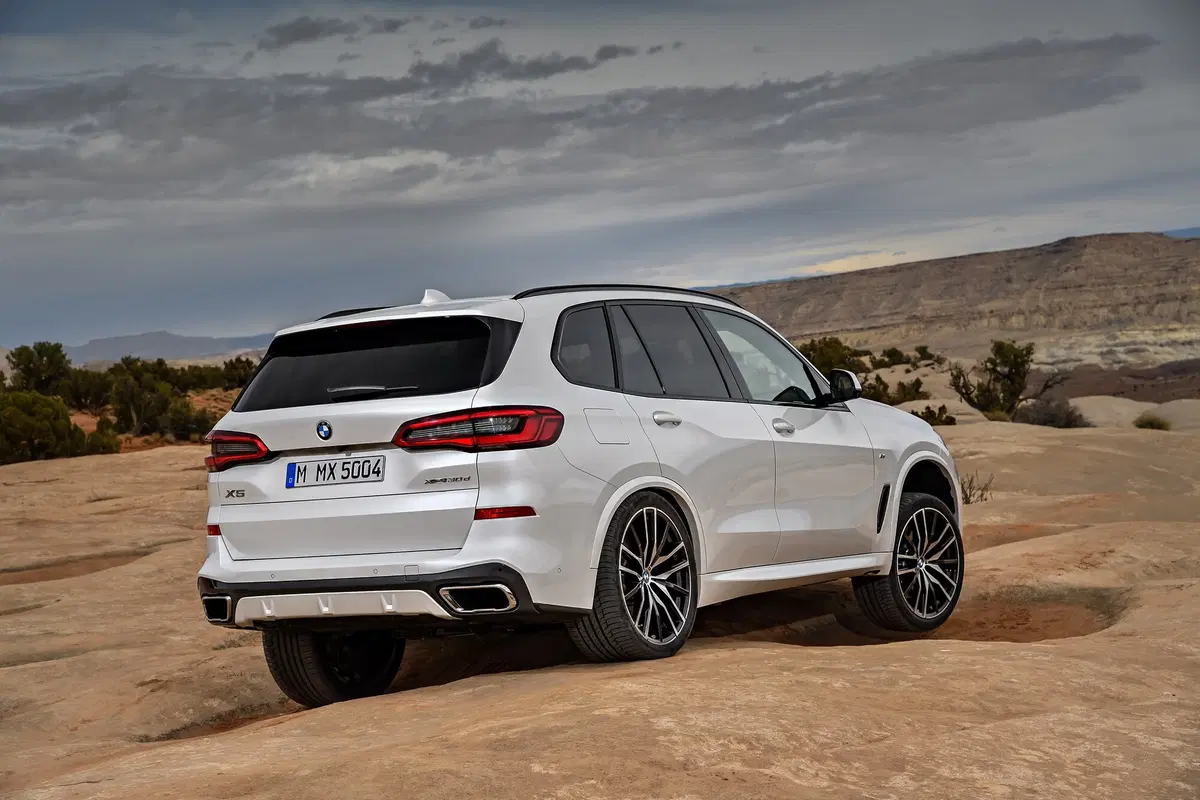 BMW X5, i prezzi: si parte da 72.900 euro (21)