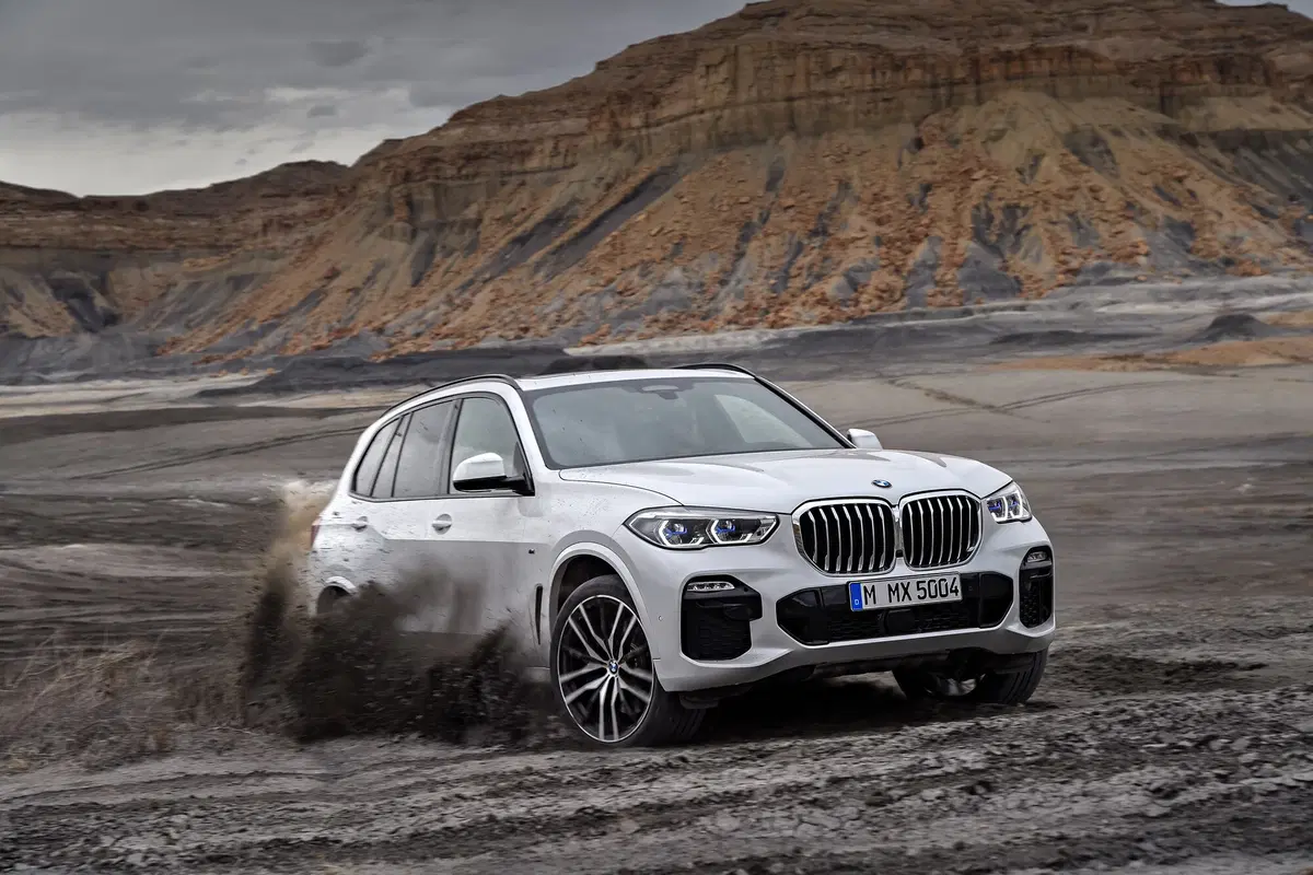 BMW X5, i prezzi: si parte da 72.900 euro (23)