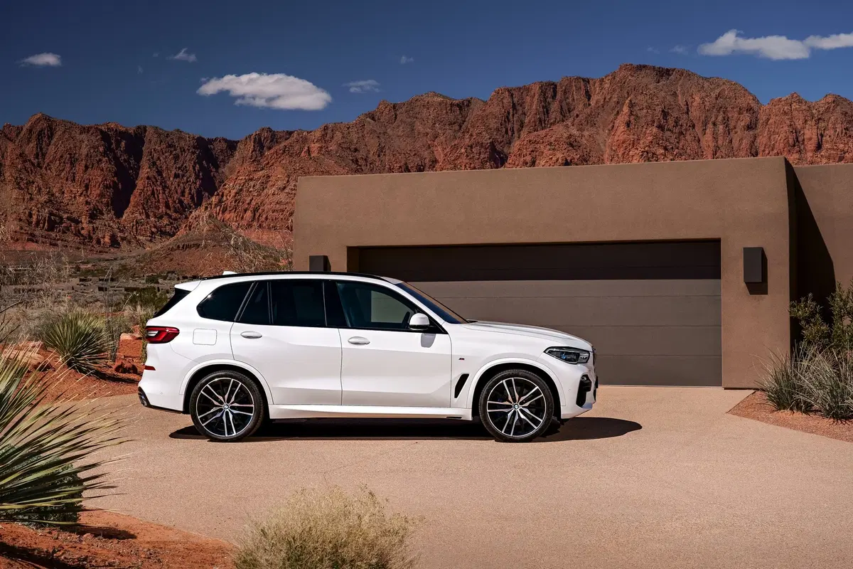 BMW X5, i prezzi: si parte da 72.900 euro (24)