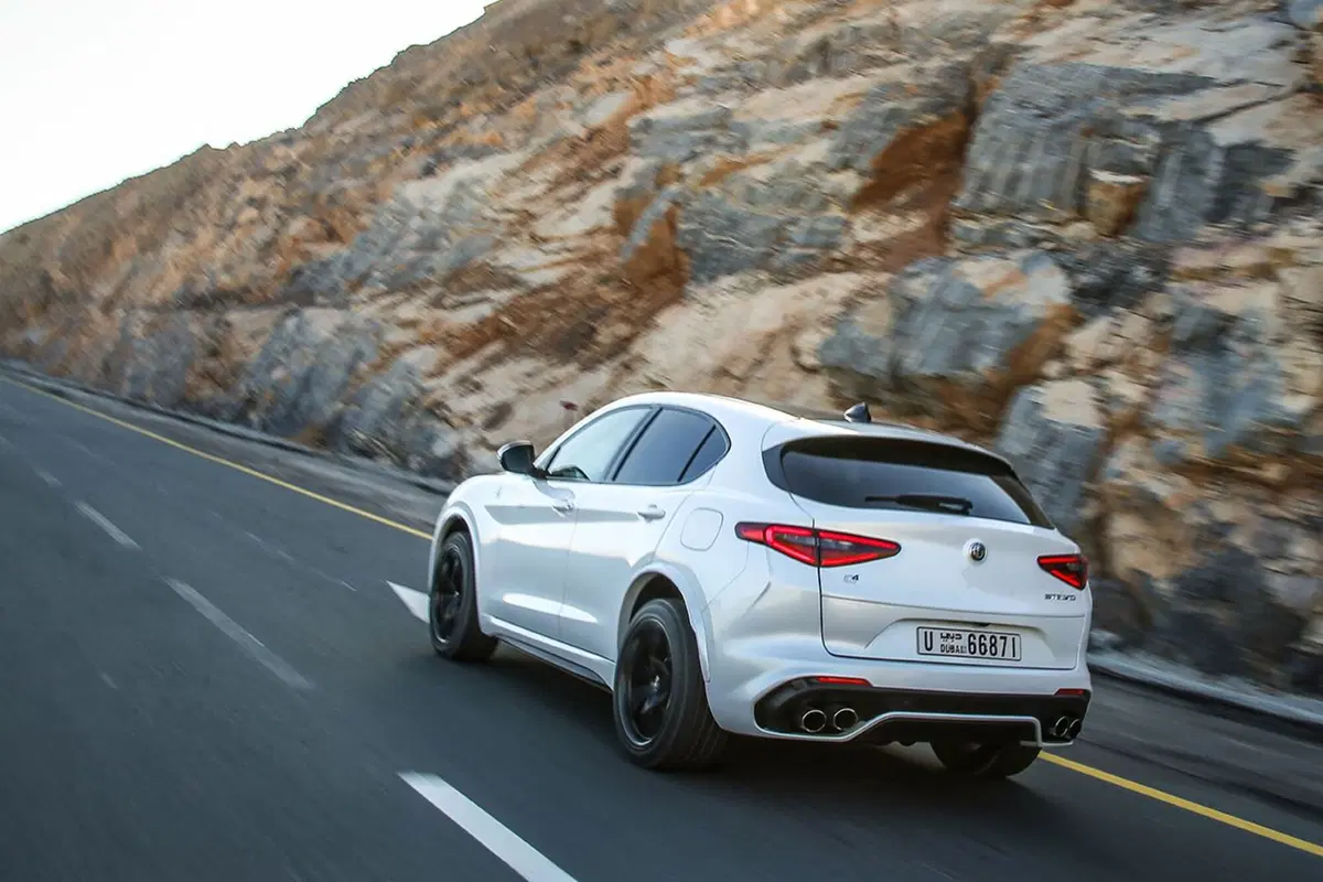 Alfa Romeo Stelvio, ecco i prezzi aggiornati del SUV milanese (5)