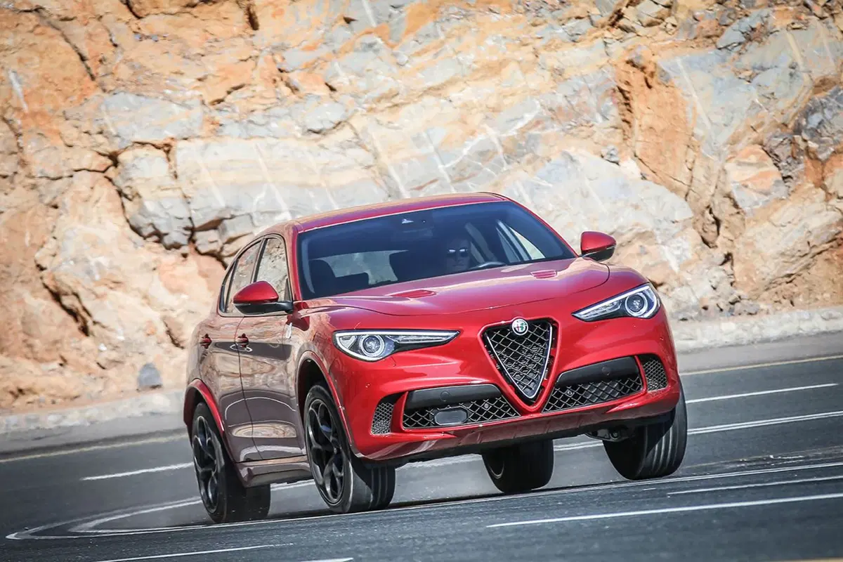 Alfa Romeo Stelvio, ecco i prezzi aggiornati del SUV milanese (6)