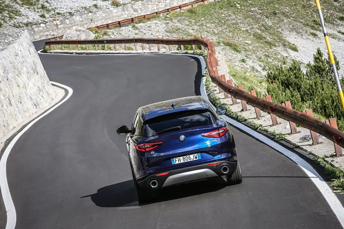 Alfa Romeo Stelvio, ecco i prezzi aggiornati del SUV milanese (3)