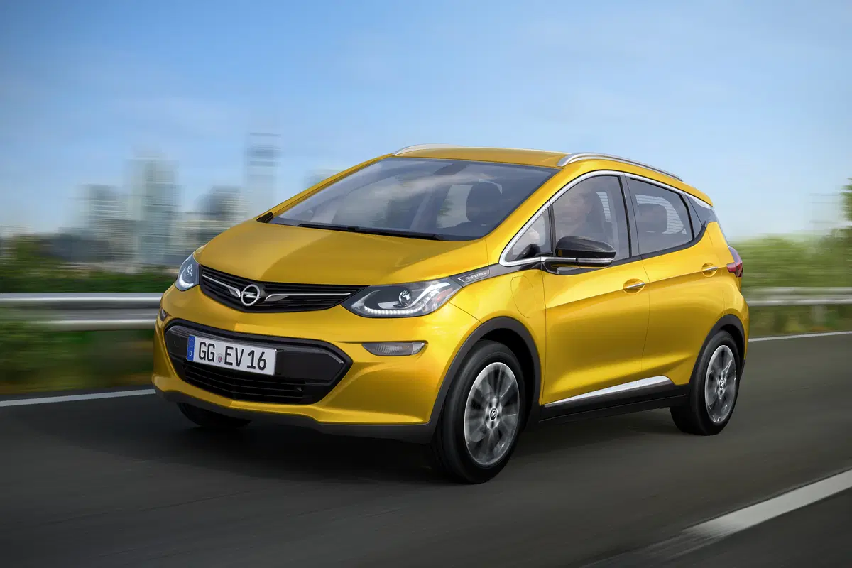 Opel Ampera-e: l'elettrica tedesca arriver&agrave; nel 2017