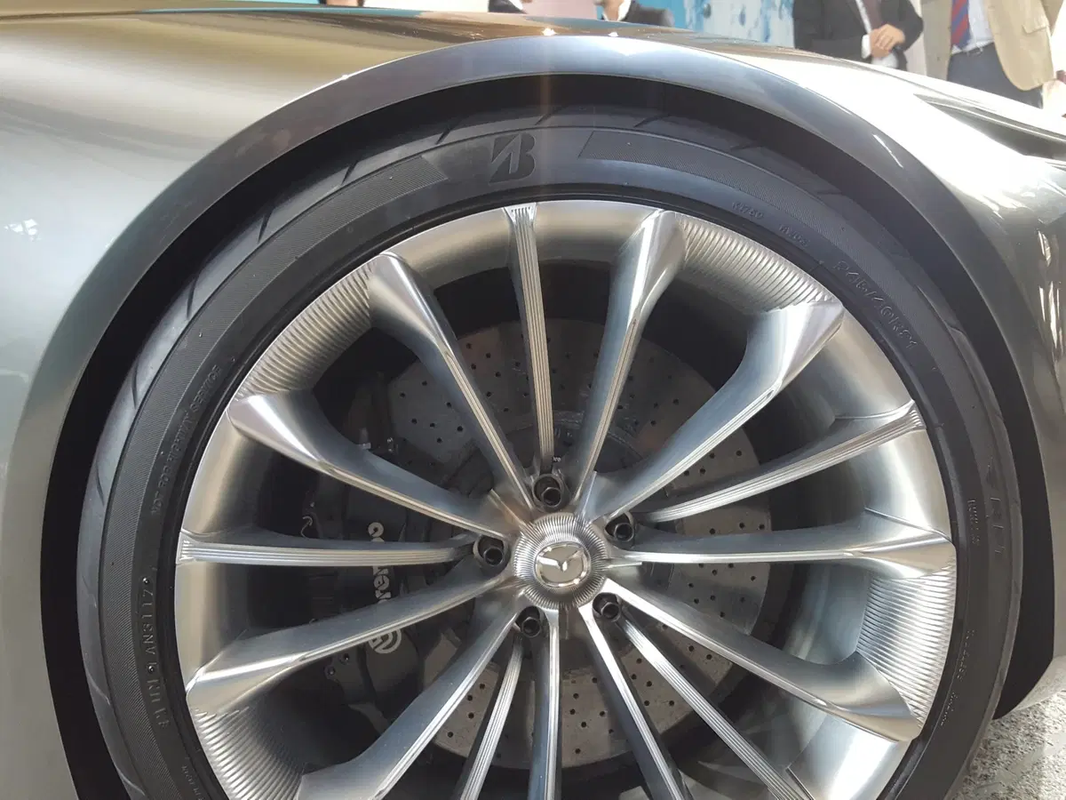 Mazda Vision Coupé a Milano, con il nuovo stile artistico della Casa giapponese [video] (5)