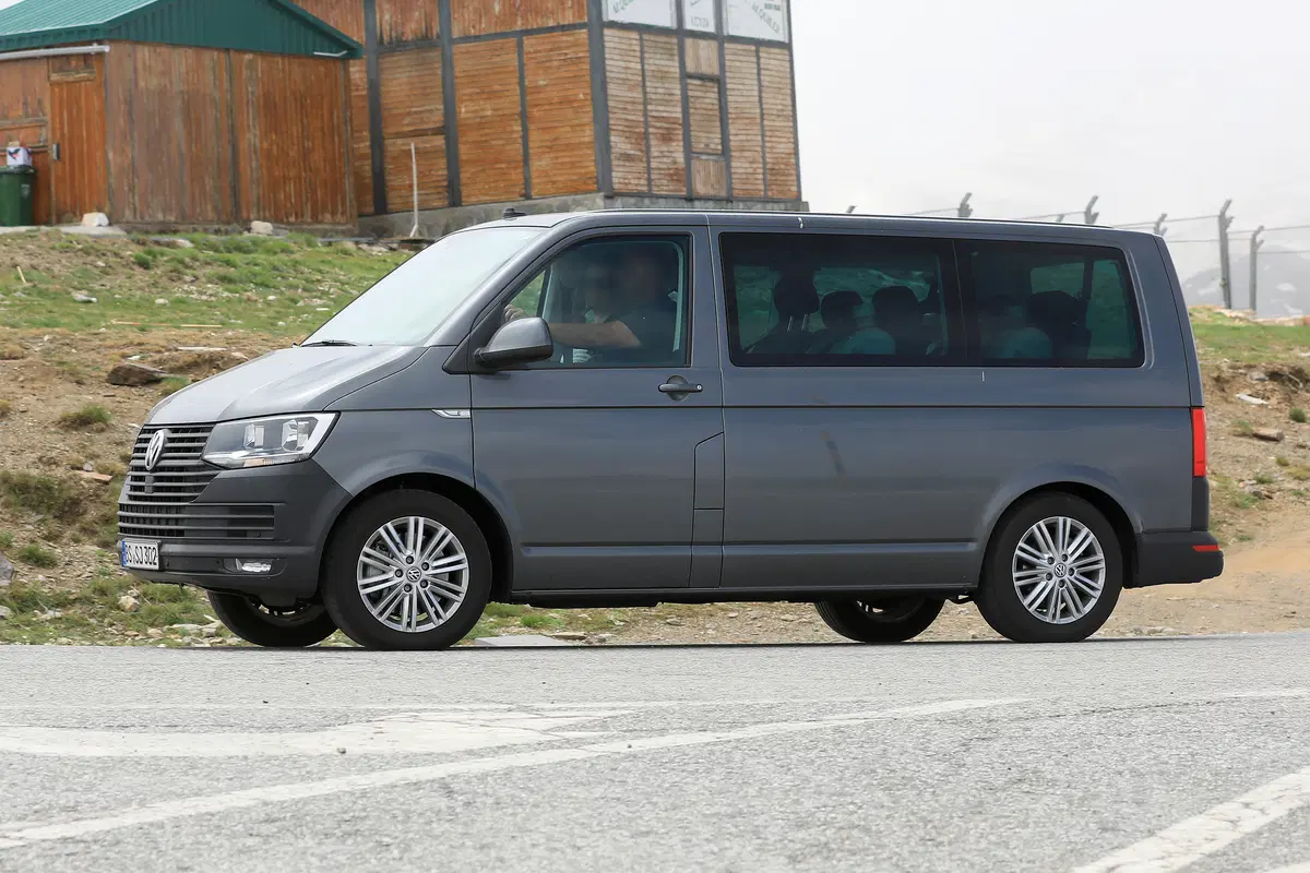 Volkswagen T7: ecco i muletti in strada (4)