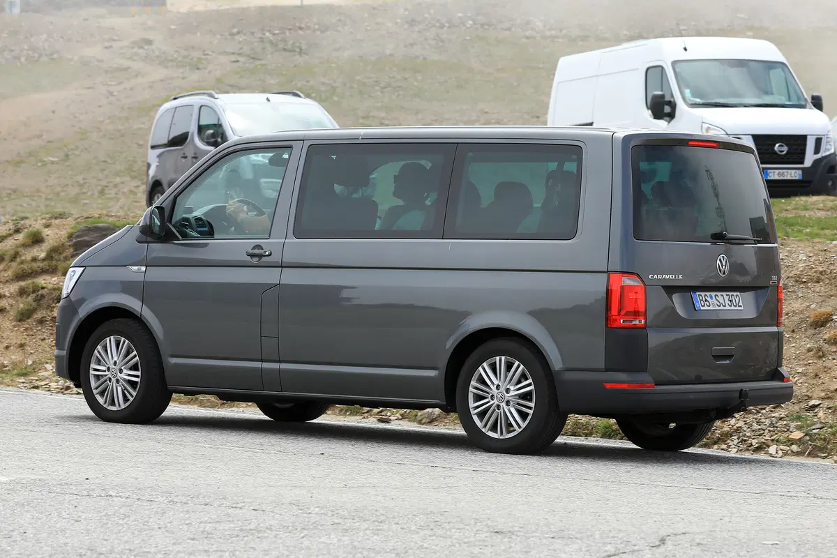 Volkswagen T7: ecco i muletti in strada (6)