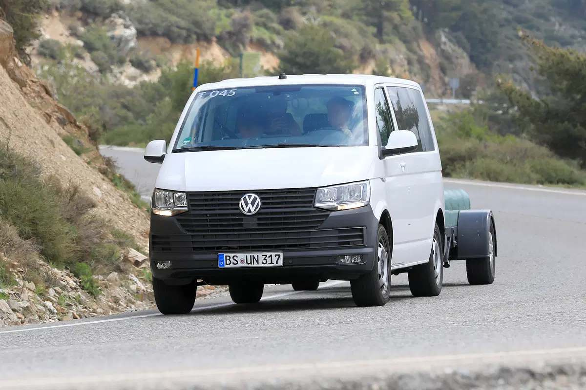 Volkswagen T7: ecco i muletti in strada (13)