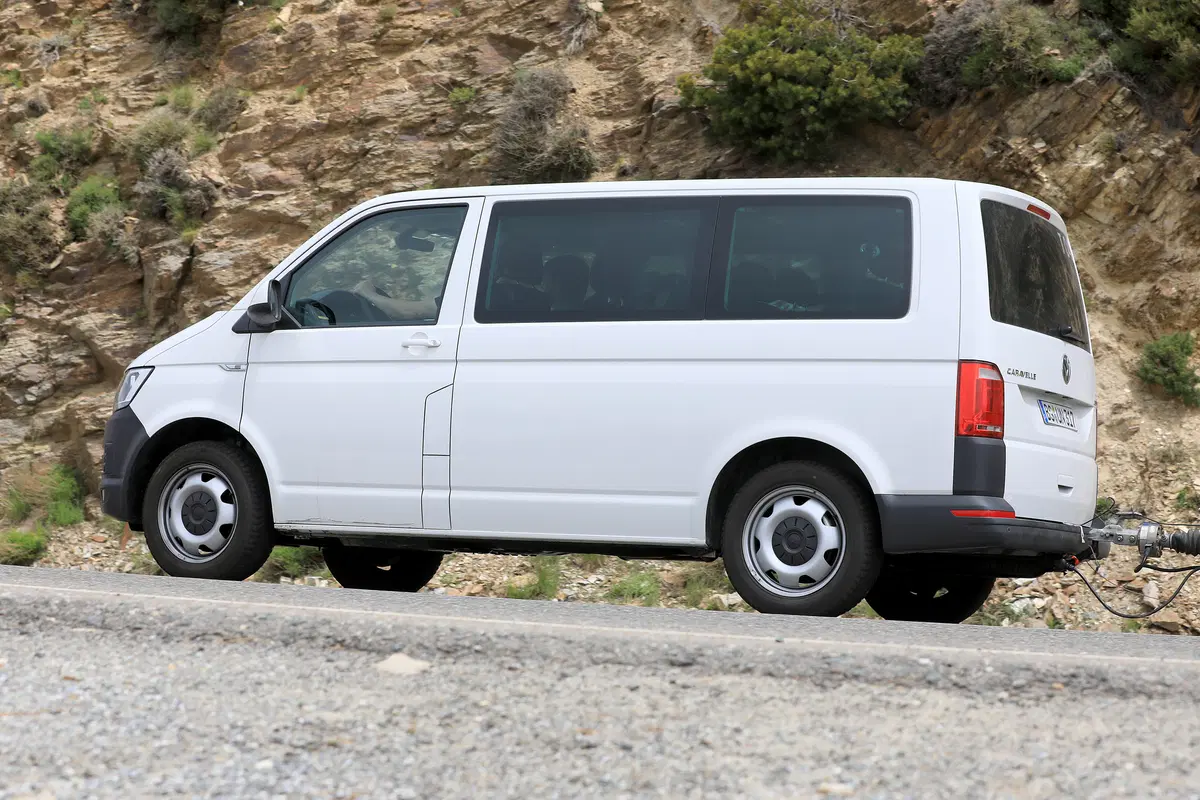 Volkswagen T7: ecco i muletti in strada (14)
