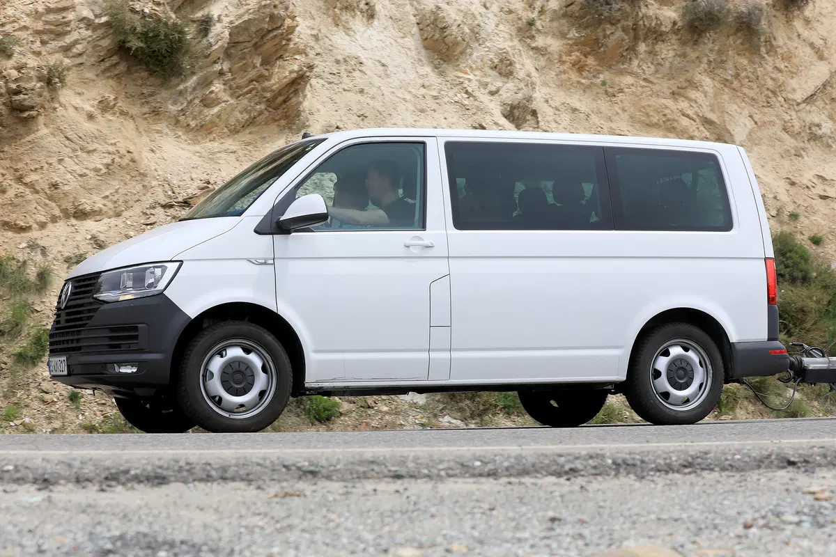 Volkswagen T7: ecco i muletti in strada (15)