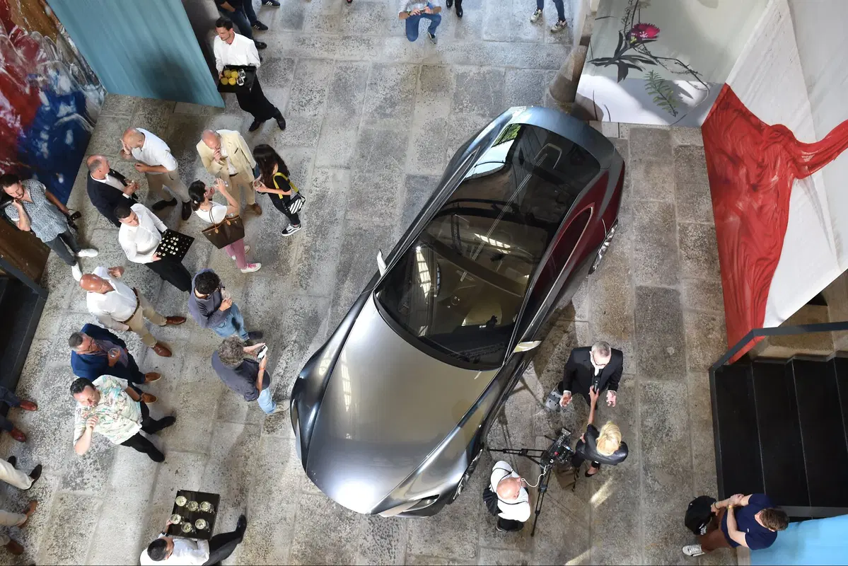 Mazda Vision Coupé a Milano, con il nuovo stile artistico della Casa giapponese [video]