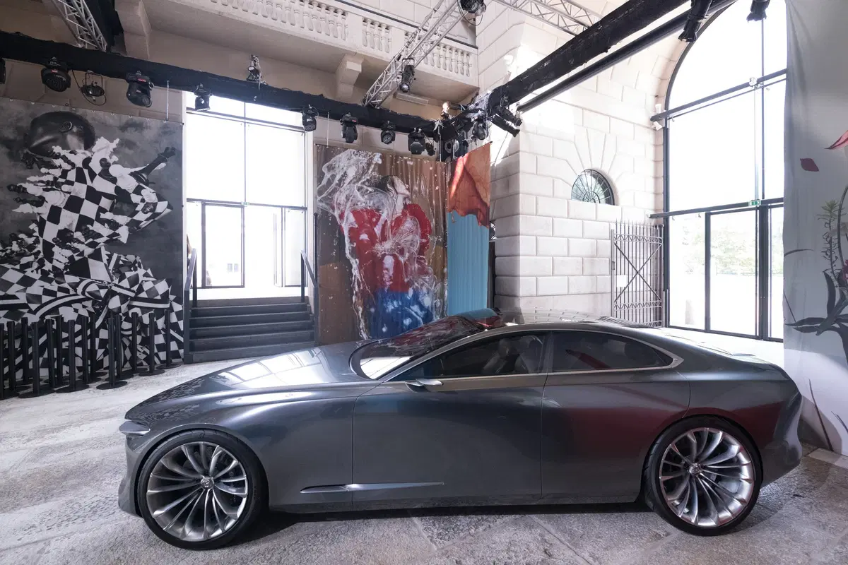 Mazda Vision Coupé a Milano, con il nuovo stile artistico della Casa giapponese [video] (8)