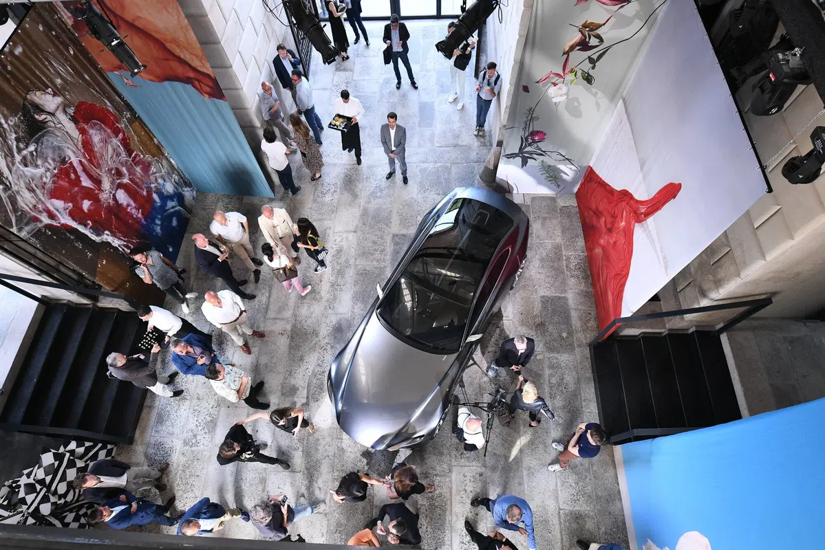 Mazda Vision Coupé a Milano, con il nuovo stile artistico della Casa giapponese [video] (13)