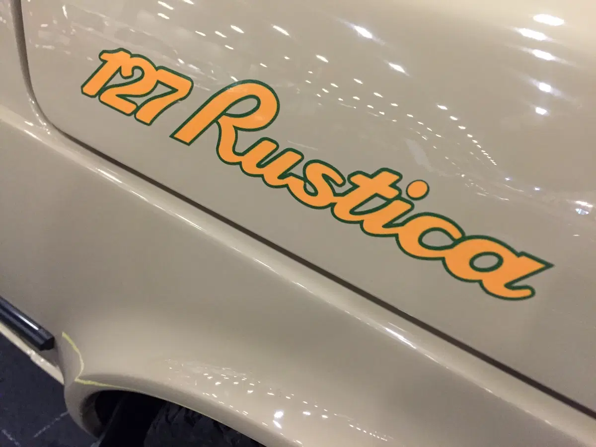 Automotoretrò 2016, le auto e le moto più assurde [Video] (15)