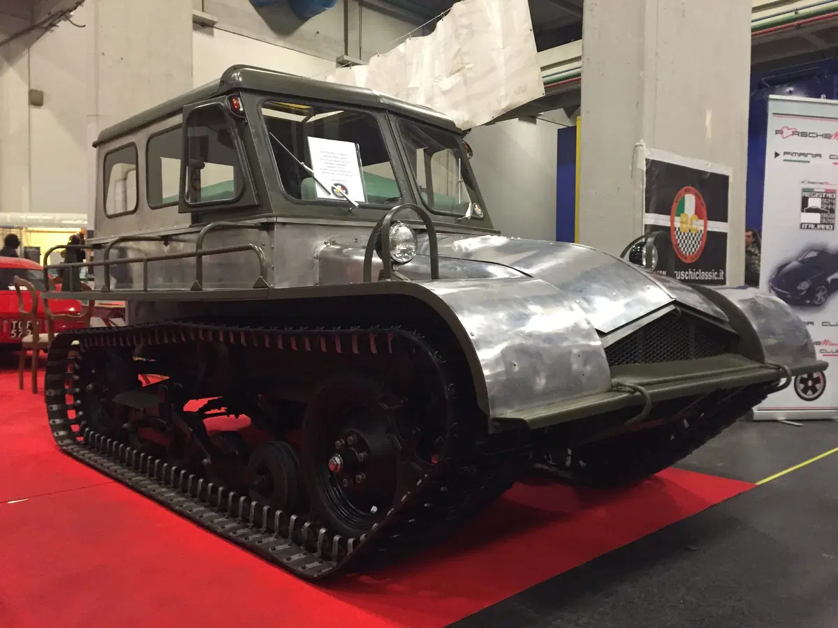 Automotoretrò 2016, le auto e le moto più assurde [Video] (10)