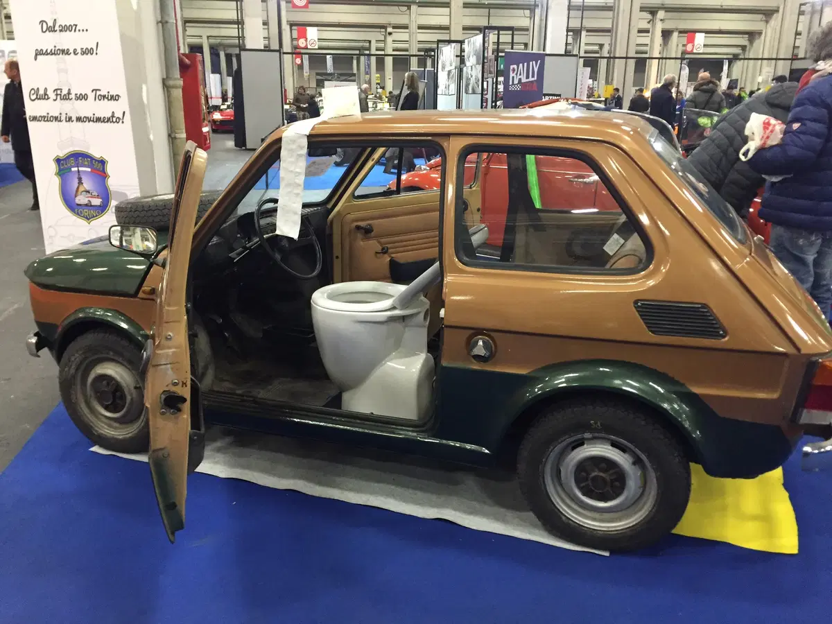 Automotoretrò 2016, le auto e le moto più assurde [Video]